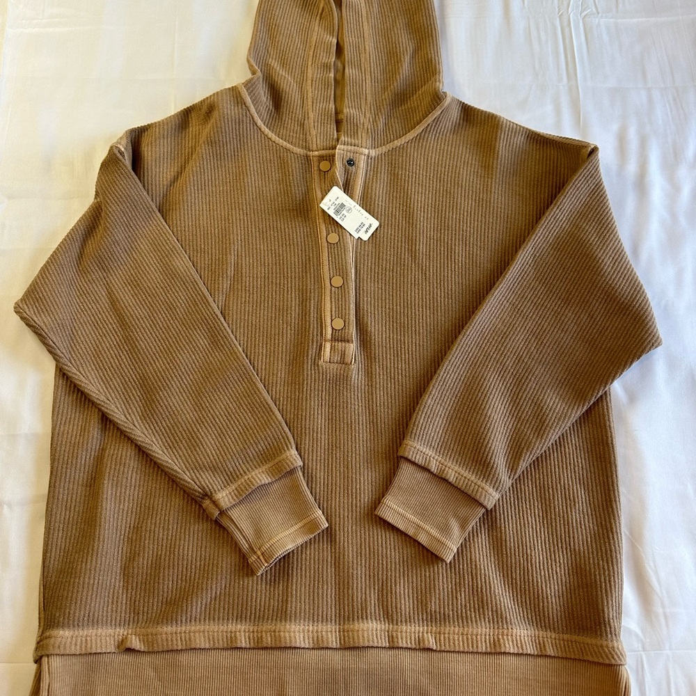 Aerie by American Eagle/
Quilted long sleeve with buttons size xs